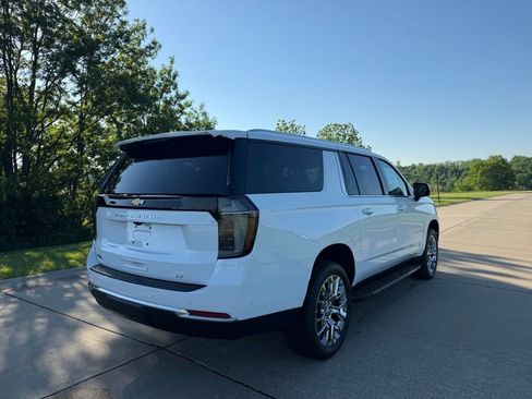 New 2026 Chevrolet Suburban LT w/ Comfort Package AWD/4WD image 3