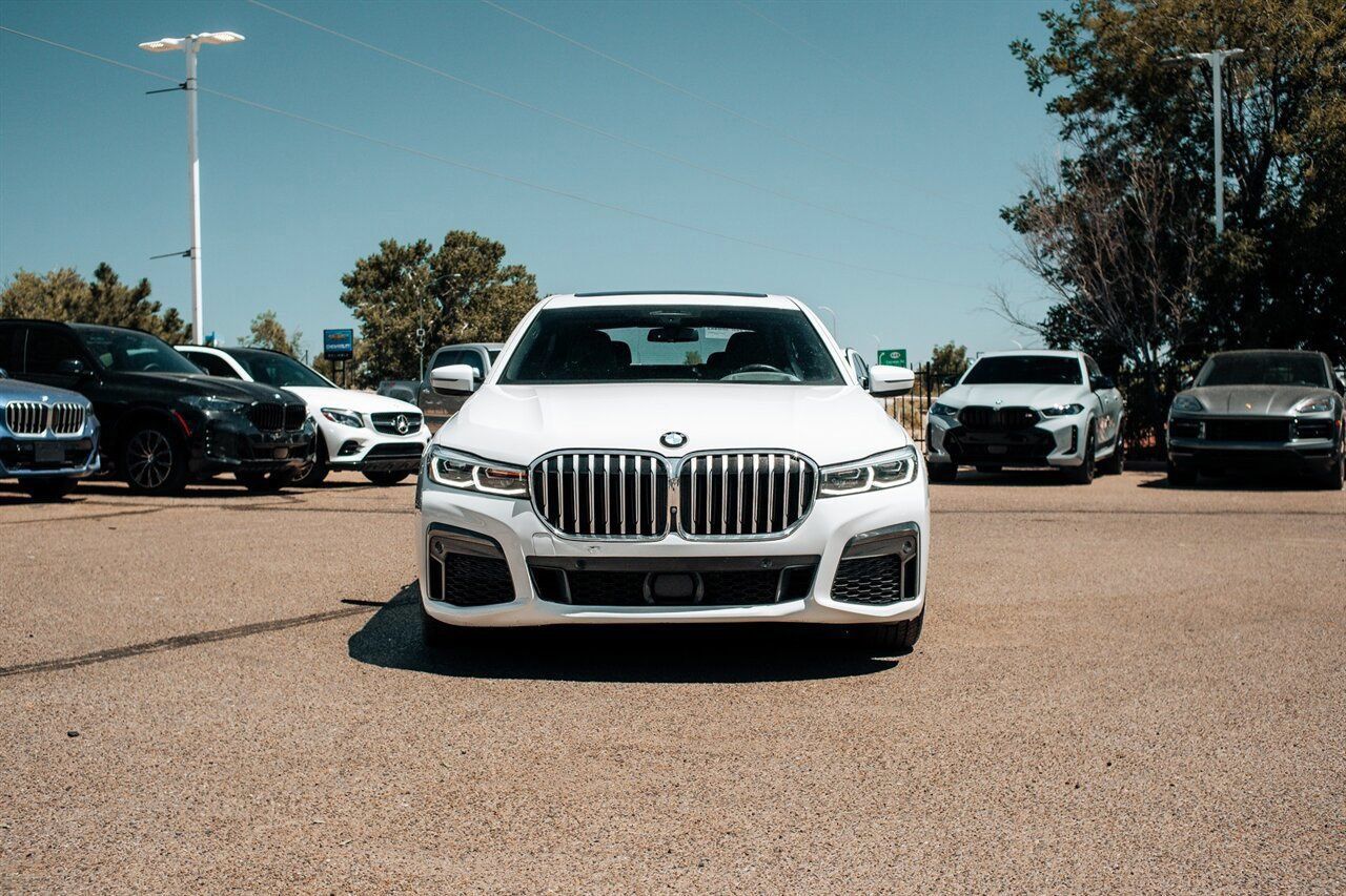 Used 2022 BMW 750i xDrive w/ M Sport Package AWD/4WD image 2