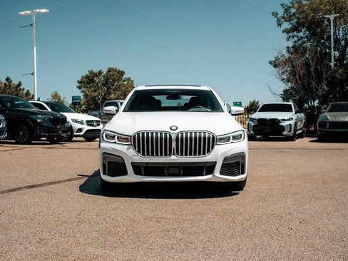 Used 2022 BMW 750i xDrive w/ M Sport Package AWD/4WD image 2