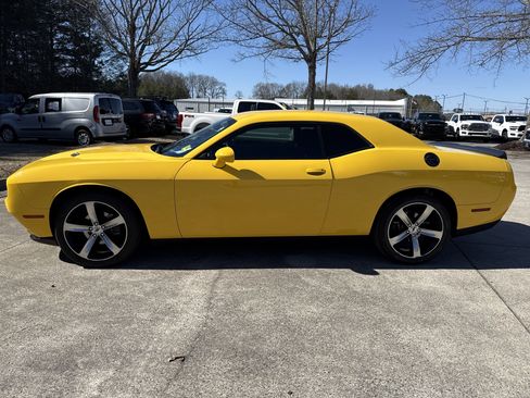 Used 2018 Dodge Challenger SXT w/ Blacktop Package image 4