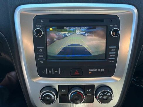 Used 2016 GMC Acadia SLE image 12