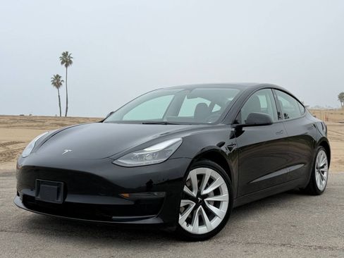 Used 2023 Tesla Model 3 Standard Range RWD image 1