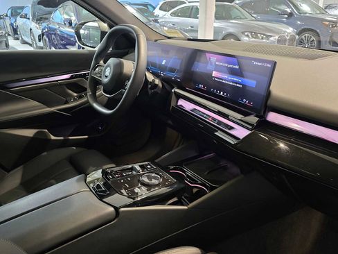 Used 2025 BMW i5 xDrive40 w/ Premium Package image 12