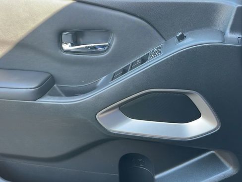 Used 2023 Nissan Frontier SV image 25