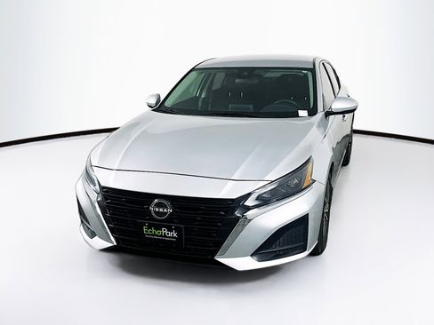 Used 2023 Nissan Altima 2.5 SV image 3