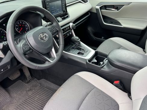 Certified 2021 Toyota RAV4 XLE w/ XLE Grade Weather Package AWD/4WD image 9