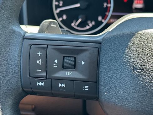 Used 2025 Nissan Rogue S image 17