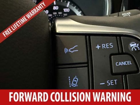 Used 2021 Toyota Highlander XSE FWD image 12