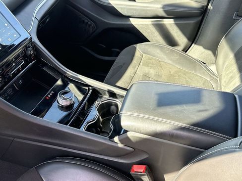 Used 2023 Jeep Grand Cherokee Altitude image 22