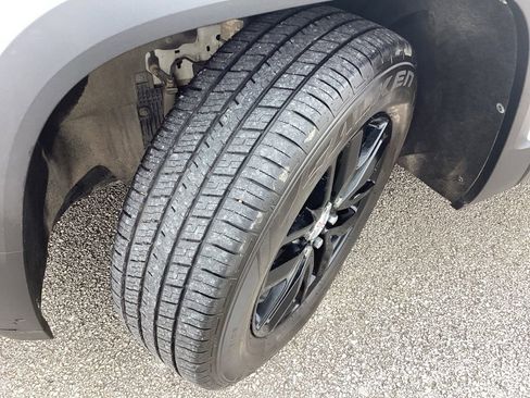 Used 2018 GMC Acadia SLT w/ LPO, Black Accent Package FWD image 20