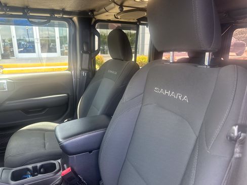 Used 2020 Jeep Wrangler Unlimited Sahara AWD/4WD image 17