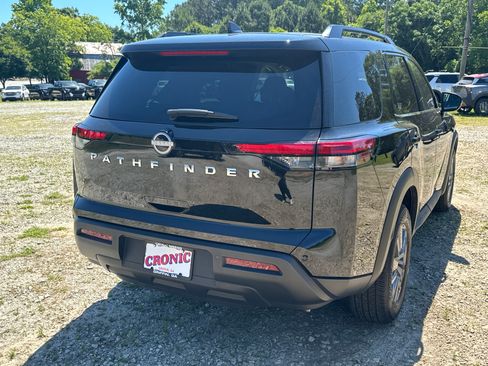 Used 2025 Nissan Pathfinder SV FWD image 5