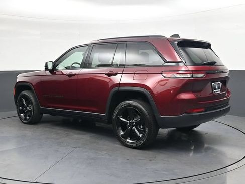Used 2024 Jeep Grand Cherokee Altitude AWD/4WD image 7