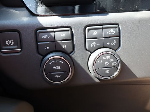 Used 2024 Chevrolet Silverado 1500 ZR2 w/ Technology Package AWD/4WD image 19