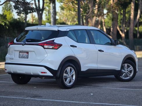 Used 2023 Nissan Kicks S FWD image 7