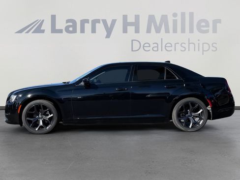 Used 2023 Chrysler 300 Touring w/ Sport Appearance Package image 2