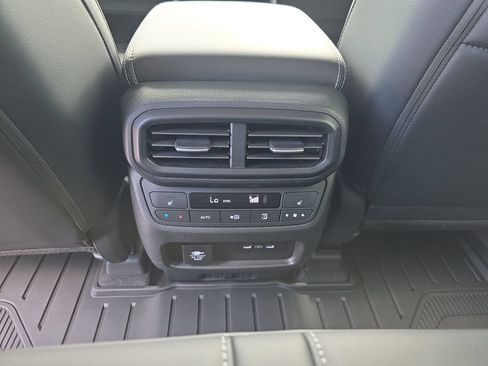 Used 2025 Honda Pilot Elite image 37