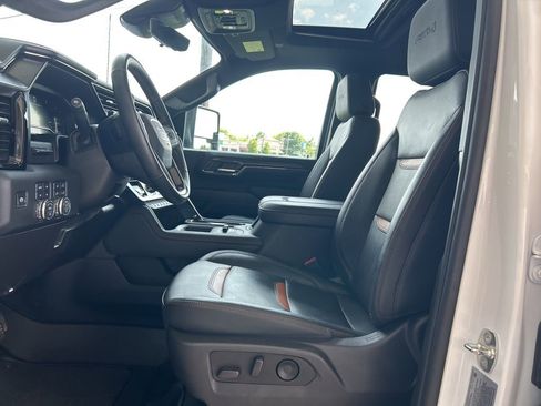 Used 2024 GMC Sierra 2500 AT4 w/ AT4 Premium Plus Package AWD/4WD image 8