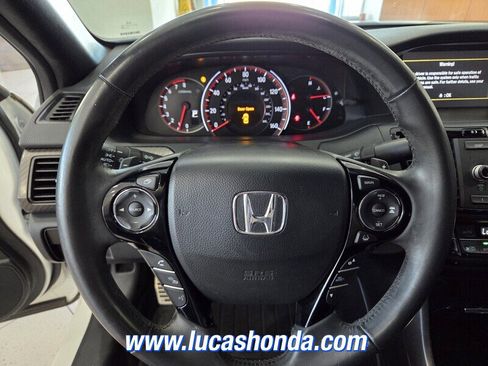 Used 2017 Honda Accord Sport image 10