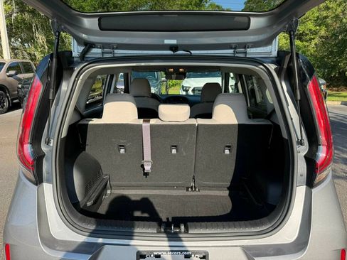 Used 2025 Kia Soul LX w/ LX Technology Package FWD image 8