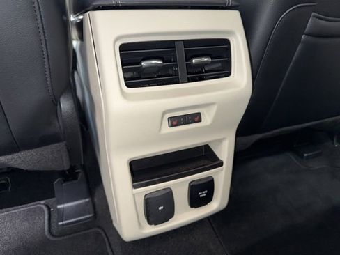 Used 2019 Ford Edge Titanium w/ Equipment Group 301A AWD/4WD image 35