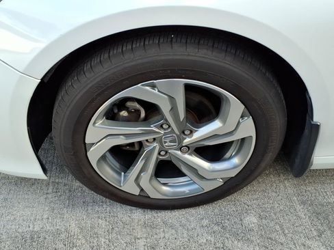 Used 2018 Honda Accord EX image 13