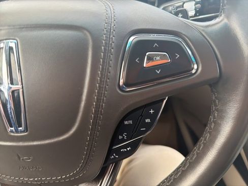 Used 2017 Lincoln MKZ Select image 15