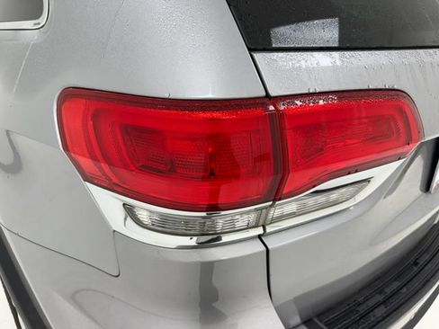 Used 2018 Jeep Grand Cherokee Laredo RWD image 16