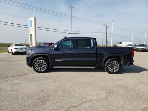 Used 2023 GMC Sierra 1500 Denali Ultimate AWD/4WD image 4