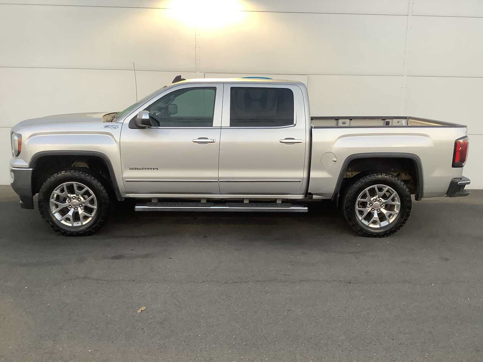 Used 2017 GMC Sierra 1500 SLT w/ SLT Premium Package AWD/4WD image 2