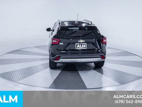 Used 2025 Chevrolet Trax LT FWD image 8