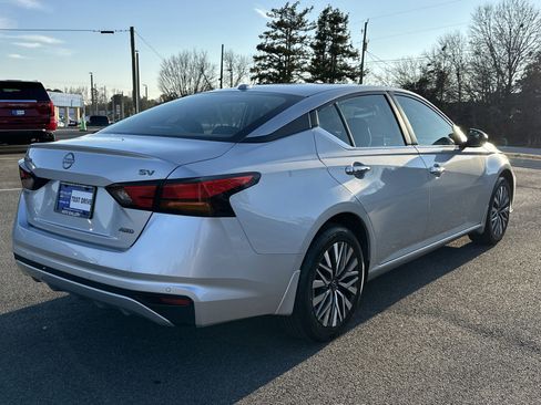 Used 2024 Nissan Altima 2.5 SV AWD/4WD image 6