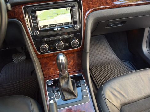 Used 2015 Volkswagen Passat TDI SEL Premium image 54