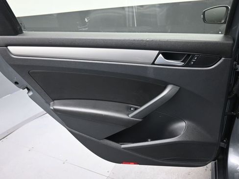 Used 2014 Volkswagen Passat 1.8T Wolfsburg Edition image 26