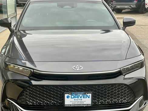 Used 2024 Toyota Crown Platinum image 8