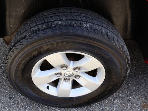 Used 2018 RAM 1500 Express AWD/4WD image 10
