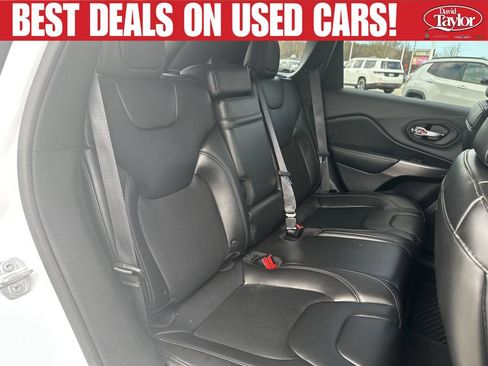 Used 2019 Jeep Cherokee Latitude Plus w/ Cold Weather Group AWD/4WD image 30
