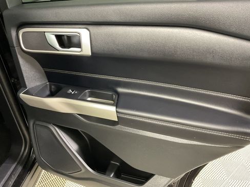 Used 2022 Ford Explorer XLT w/ Equipment Group 202A image 24