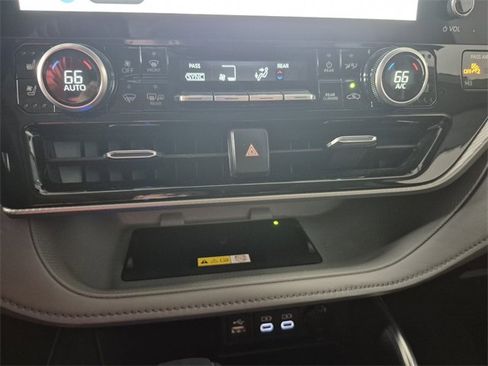Used 2023 Toyota Highlander Platinum image 26