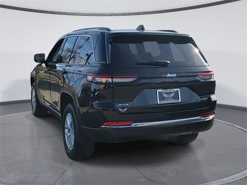 Used 2023 Jeep Grand Cherokee Laredo X image 5