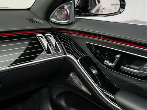 Used 2023 Mercedes-Benz Maybach S 680 4MATIC image 35