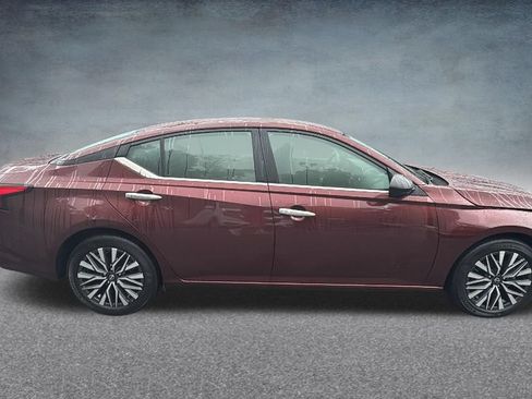 Used 2025 Nissan Altima 2.5 SV FWD image 30