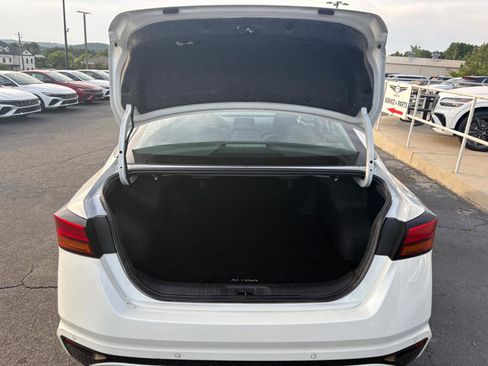 Used 2024 Nissan Altima 2.5 SV FWD image 8