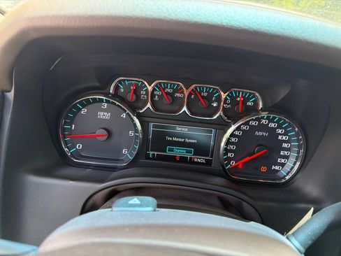 Used 2019 Chevrolet Suburban LT RWD image 15