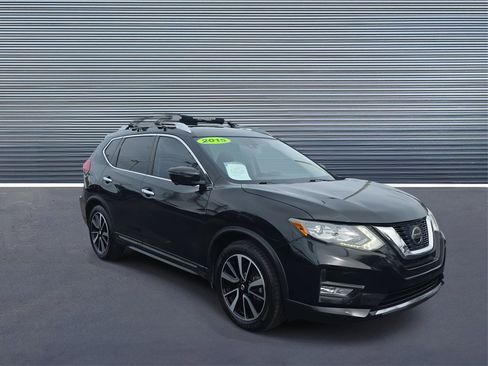Used 2018 Nissan Rogue SL w/ Premium Package image 2