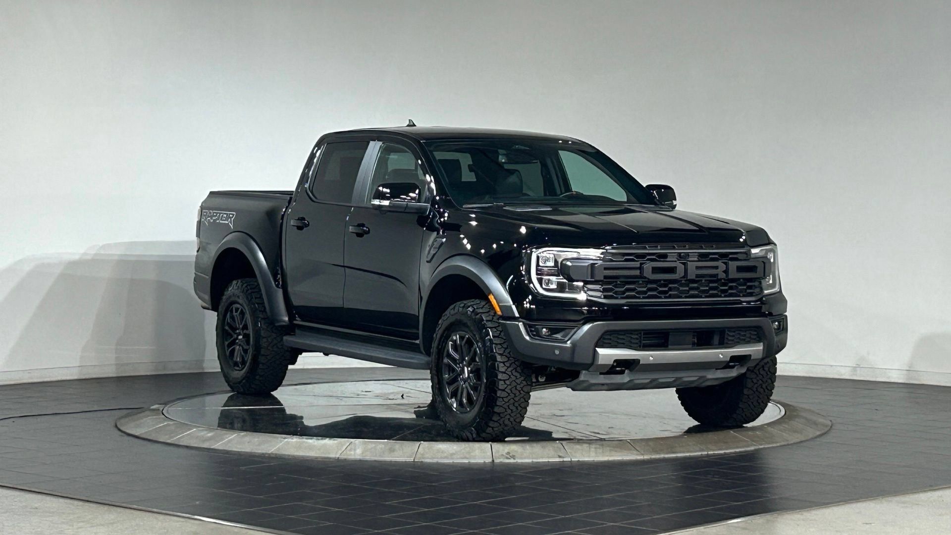 Used 2025 Ford Ranger Raptor AWD/4WD image 2