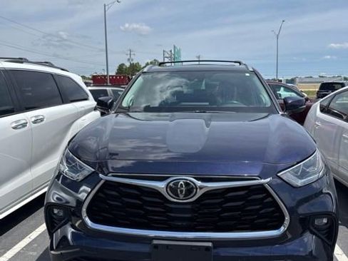Used 2021 Toyota Highlander Limited AWD/4WD image 2