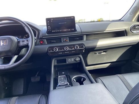 Used 2023 Honda Pilot Touring image 15