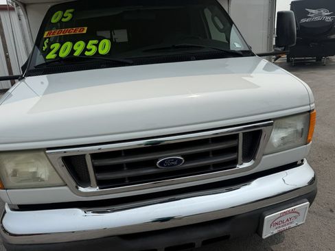 Used 2005 Ford E-350 and Econoline 350 Super Duty RWD image 5