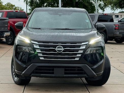 Used 2025 Nissan Rogue S FWD image 2